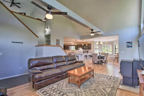 Modern Show Low Retreat with Deck and Mtn Views!